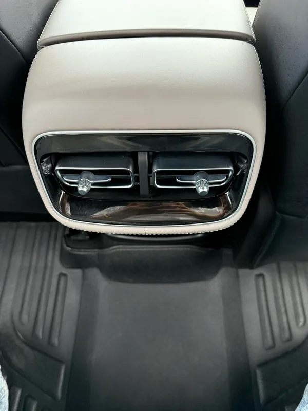 Geely Boyue L 2025 Fourth generation 1.5TD DCT Brocade beauty interior photo 12 Geely Boyue L 2025 Fourth generation 1.5TD DCT Brocade beauty interior photo 12