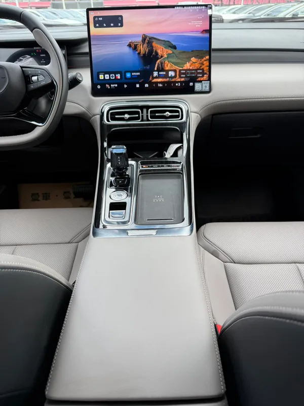 Geely Boyue L 2025 Fourth generation 1.5TD DCT Brocade beauty interior photo 13 Geely Boyue L 2025 Fourth generation 1.5TD DCT Brocade beauty interior photo 13