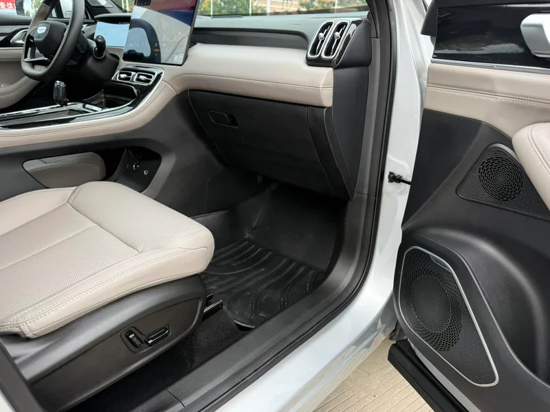 Geely Boyue L 2025 Fourth generation 1.5TD DCT Brocade beauty interior photo 16 Geely Boyue L 2025 Fourth generation 1.5TD DCT Brocade beauty interior photo 16