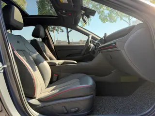 Hyundai Sonata 2024 2.0T N Line Pro interior foto 12 Hyundai Sonata 2024 2.0T N Line Pro interior foto 12