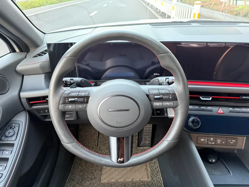 Hyundai Sonata 2024 2.0T N Line Max interior foto 14