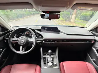 Mazda Mazda3 Axela 2023 2.0L Автоматическая качественная версия интерьер фото 9