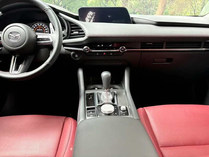 Mazda Mazda3 Axela 2023 2.0L Автоматическая качественная версия интерьер фото 10