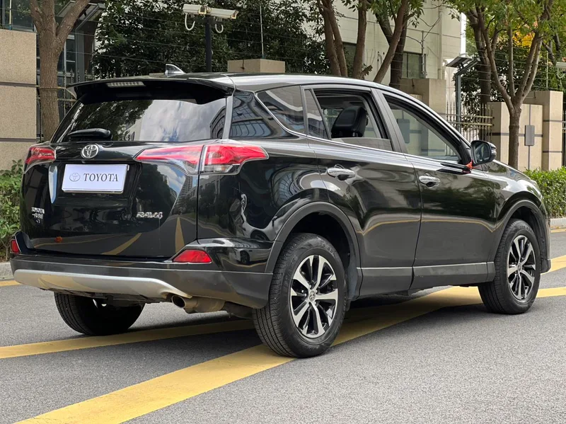 Toyota RAV4 2016 2.0L CVT Versión Zhishang con tracción en dos ruedas exterior foto 5 Toyota RAV4 2016 2.0L CVT Versión Zhishang con tracción en dos ruedas exterior foto 5