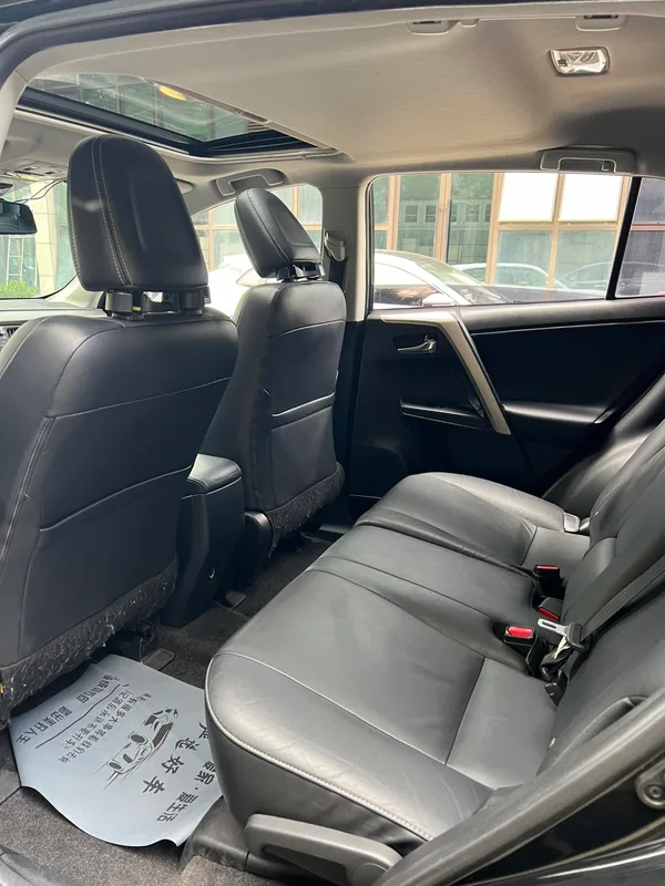 Toyota RAV4 2016 2.0L CVT Versión Zhishang con tracción en dos ruedas interior foto 9 Toyota RAV4 2016 2.0L CVT Versión Zhishang con tracción en dos ruedas interior foto 9
