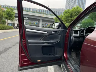 Toyota Highlander 2017 2.0T Édition de luxe à quatre roues motrices 7 Siège intérieur photo 13 Toyota Highlander 2017 2.0T Édition de luxe à quatre roues motrices 7 Siège intérieur photo 13