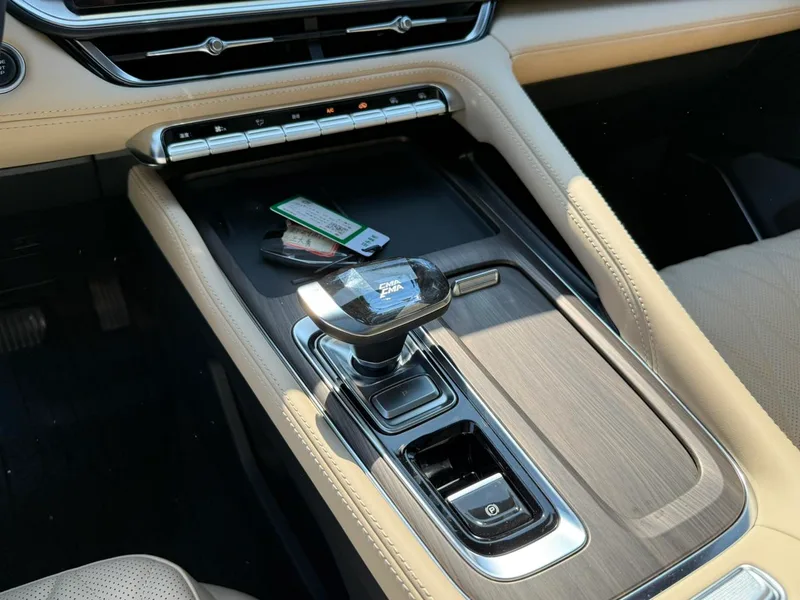 Geely Monjaro 2026 2.0TD Alta potencia automática de tracción en dos ruedas Oriental Yao Lanxing Edition interior foto 12 Geely Monjaro 2026 2.0TD Alta potencia automática de tracción en dos ruedas Oriental Yao Lanxing Edition interior foto 12