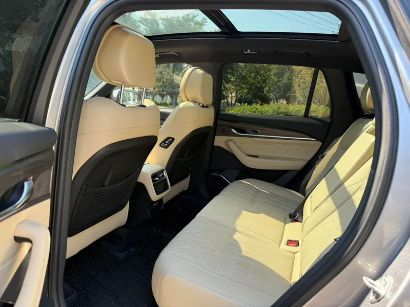 Geely Monjaro 2026 2.0TD Alta potencia automática de tracción en dos ruedas Oriental Yao Lanxing Edition interior foto 16 Geely Monjaro 2026 2.0TD Alta potencia automática de tracción en dos ruedas Oriental Yao Lanxing Edition interior foto 16
