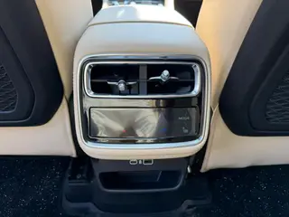 Geely Monjaro 2026 2.0TD Alta potencia automática de tracción en dos ruedas Oriental Yao Lanxing Edition interior foto 18 Geely Monjaro 2026 2.0TD Alta potencia automática de tracción en dos ruedas Oriental Yao Lanxing Edition interior foto 18