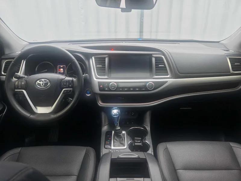 Toyota Highlander 2018 2.0T Four-wheel drive Premium Edition 7 seat Country VI interior photo 11 Toyota Highlander 2018 2.0T Four-wheel drive Premium Edition 7 seat Country VI interior photo 11