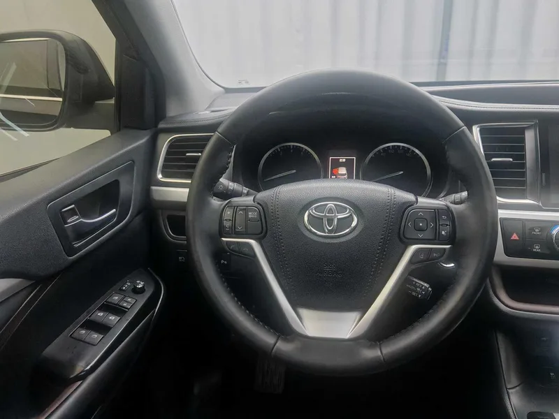 Toyota Highlander 2018 2.0T Four-wheel drive Premium Edition 7 seat Country VI interior photo 12 Toyota Highlander 2018 2.0T Four-wheel drive Premium Edition 7 seat Country VI interior photo 12