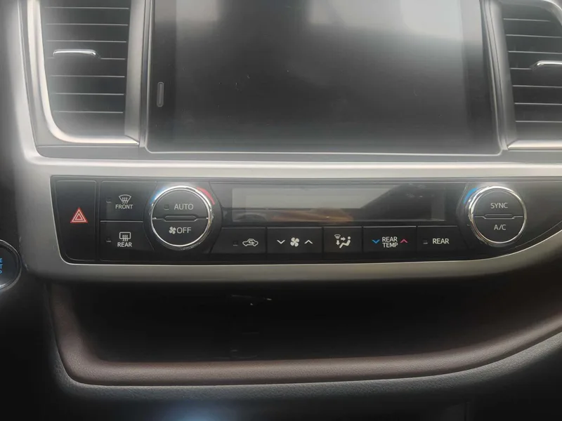 Toyota Highlander 2018 2.0T Four-wheel drive Premium Edition 7 seat Country VI interior photo 13 Toyota Highlander 2018 2.0T Four-wheel drive Premium Edition 7 seat Country VI interior photo 13