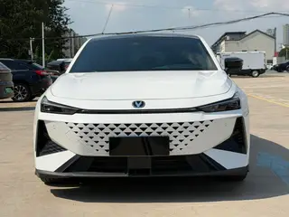 Changan UNI-V 2024 1.5T Премиальная комплектация экстерьер фото 2 Changan UNI-V 2024 1.5T Премиальная комплектация экстерьер фото 2