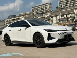 Changan UNI-V 2024 1.5T Премиальная комплектация экстерьер фото 3 Changan UNI-V 2024 1.5T Премиальная комплектация экстерьер фото 3