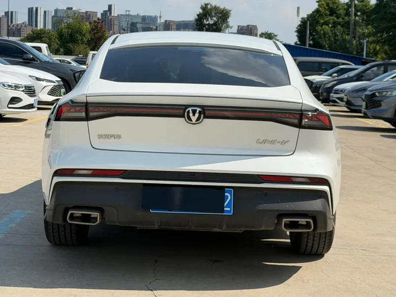 Changan UNI-V 2024 1.5T Премиальная комплектация экстерьер фото 5 Changan UNI-V 2024 1.5T Премиальная комплектация экстерьер фото 5