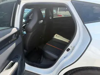 Changan UNI-V 2024 1.5T Премиальная комплектация интерьер фото 9 Changan UNI-V 2024 1.5T Премиальная комплектация интерьер фото 9