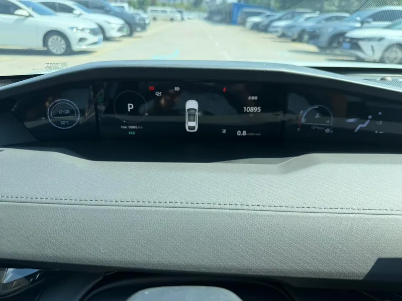Changan UNI-V 2024 1.5T Премиальная комплектация интерьер фото 13 Changan UNI-V 2024 1.5T Премиальная комплектация интерьер фото 13