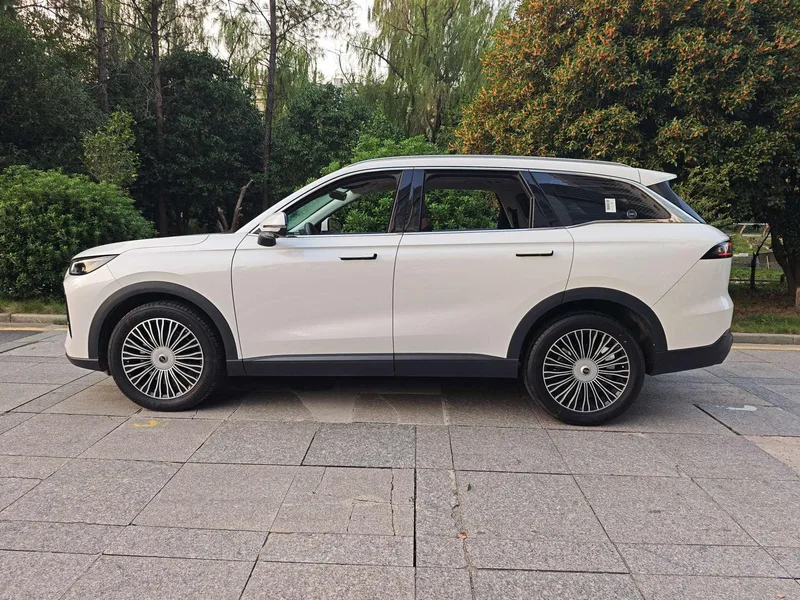 Chery Tiggo 8L 2024 2.0T Automatic Luxury Edition interior photo 13 Chery Tiggo 8L 2024 2.0T Automatic Luxury Edition interior photo 13