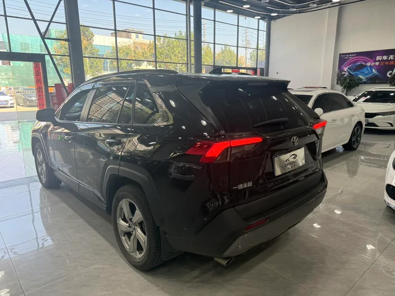 Toyota RAV4 2021 2.0L CVT Два ветра Plus Версия интерьер фото 9