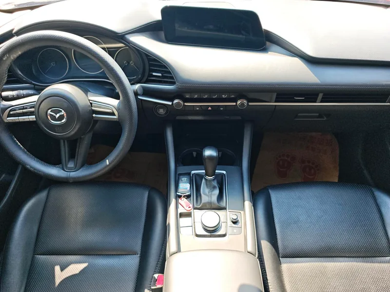 Mazda Mazda3 Axela 2021 1.5L automatic quality version interior photo 13 Mazda Mazda3 Axela 2021 1.5L automatic quality version interior photo 13