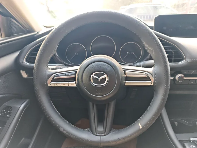 Mazda Mazda3 Axela 2021 1.5L automatic quality version interior photo 14 Mazda Mazda3 Axela 2021 1.5L automatic quality version interior photo 14
