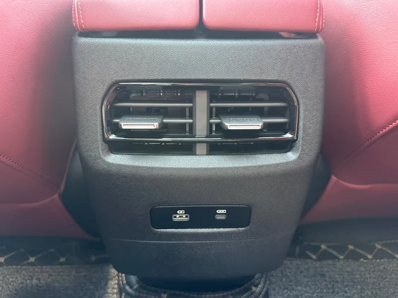 Jetour X70 PLUS 2025 1.5T 7DCT Флагманская версия 7 Кресло интерьер фото 15 Jetour X70 PLUS 2025 1.5T 7DCT Флагманская версия 7 Кресло интерьер фото 15