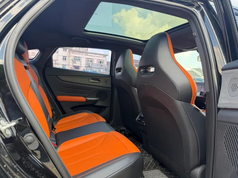 Changan UNI-V 2025 Troisième génération 1.5T 500Bar Sport de luxe intérieur photo 11 Changan UNI-V 2025 Troisième génération 1.5T 500Bar Sport de luxe intérieur photo 11