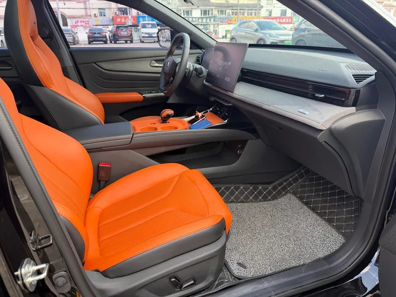 Changan UNI-V 2025 Troisième génération 1.5T 500Bar Sport de luxe intérieur photo 12 Changan UNI-V 2025 Troisième génération 1.5T 500Bar Sport de luxe intérieur photo 12