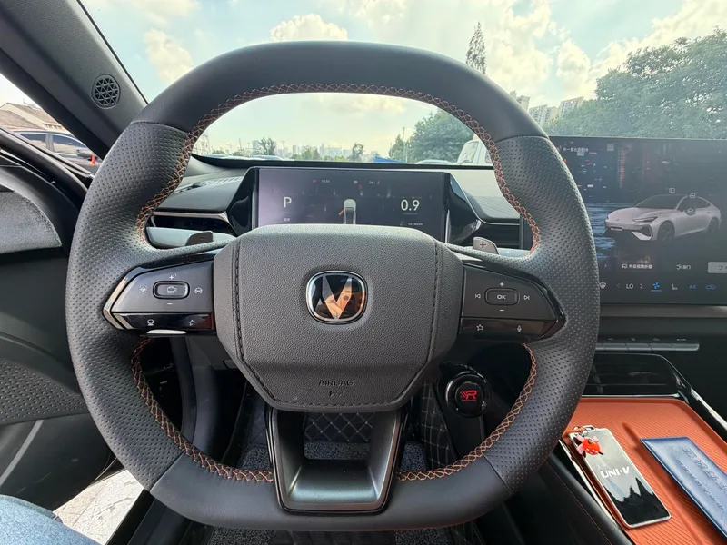 Changan UNI-V 2025 Troisième génération 1.5T 500Bar Sport de luxe intérieur photo 15 Changan UNI-V 2025 Troisième génération 1.5T 500Bar Sport de luxe intérieur photo 15