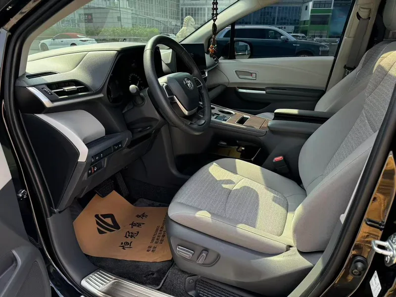 Toyota Sienna 2024 Doble motor 2.5L Versión cómoda interior foto 11