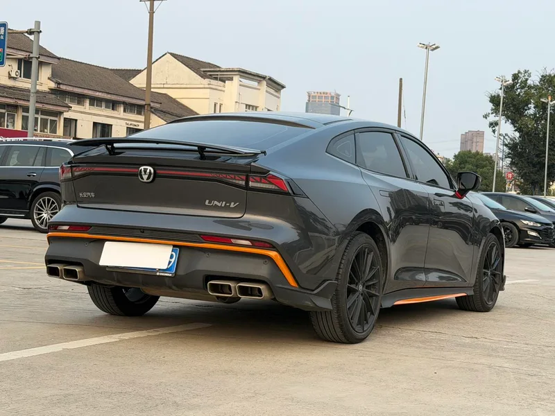 Changan UNI-V 2025 1.5T 500Bar Luxury sports-style exterior photo 6 Changan UNI-V 2025 1.5T 500Bar Luxury sports-style exterior photo 6