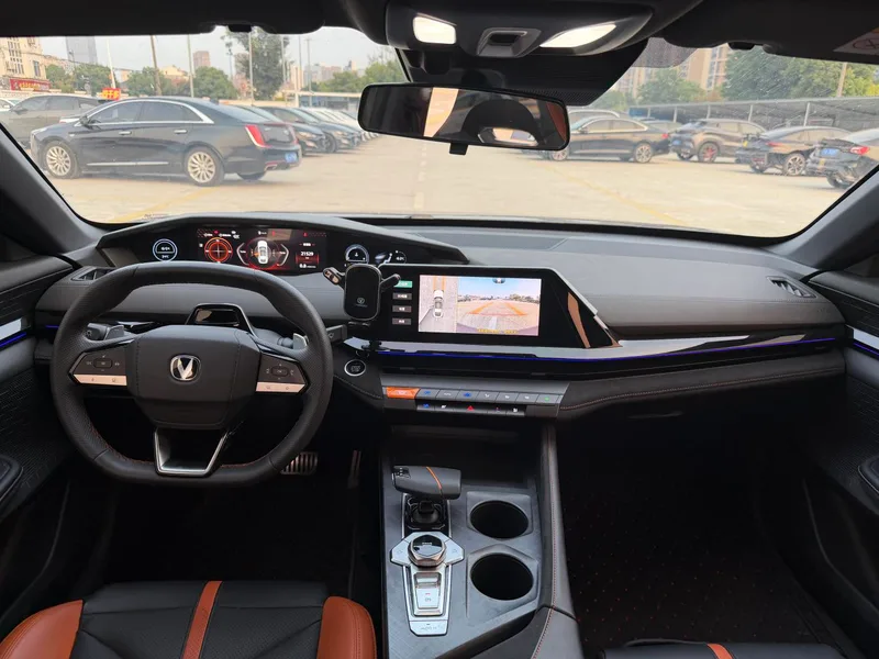 Changan UNI-V 2025 1.5T 500Bar Luxury sports-style interior photo 9 Changan UNI-V 2025 1.5T 500Bar Luxury sports-style interior photo 9