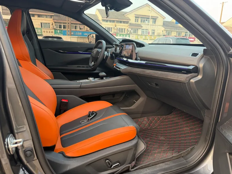 Changan UNI-V 2025 1.5T 500Bar Luxury sports-style interior photo 11 Changan UNI-V 2025 1.5T 500Bar Luxury sports-style interior photo 11