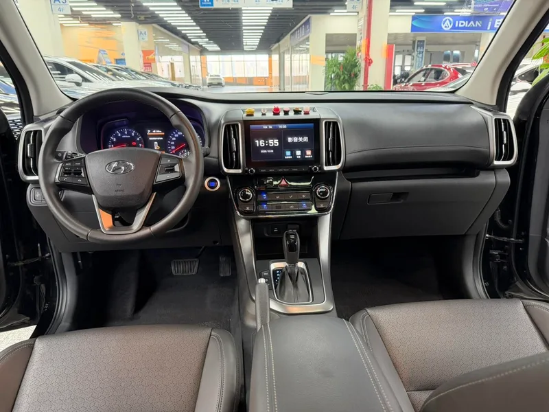 Hyundai ix35 2018 2.0L Automatique à deux roues motrices Version de plaisir extérieur photo 5 Hyundai ix35 2018 2.0L Automatique à deux roues motrices Version de plaisir extérieur photo 5