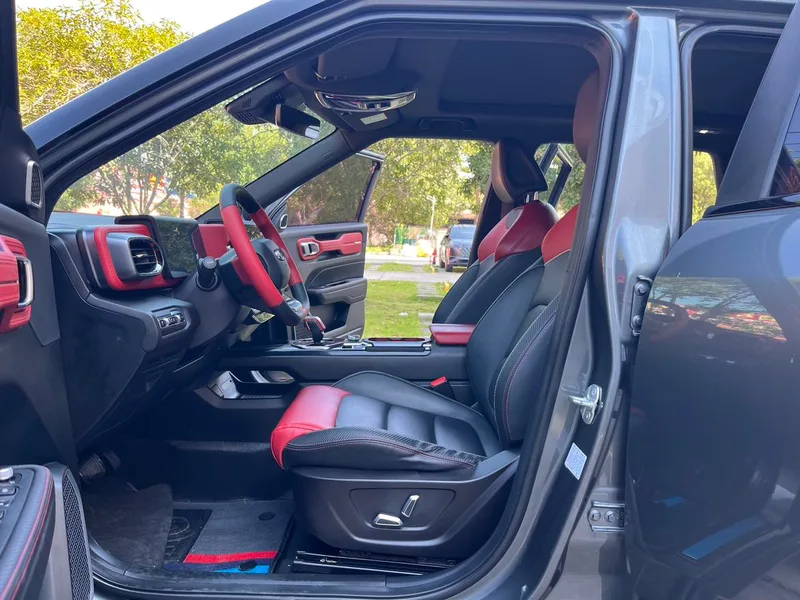 Geely ICON 2021 1.5TD Spring Limited Koi Edition interior photo 14 Geely ICON 2021 1.5TD Spring Limited Koi Edition interior photo 14