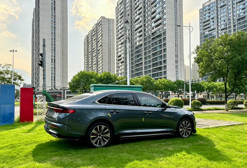 Geely Preface 2025 1.5T Oriental Yao Version Kunlun extérieur photo 4 Geely Preface 2025 1.5T Oriental Yao Version Kunlun extérieur photo 4
