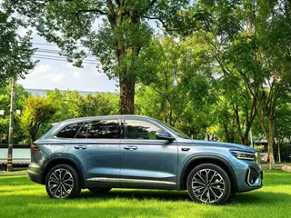 Geely Monjaro 2026 2.0TD Tracción automática en las cuatro ruedas de alta potencia Edición Oriental Yao Mochizuki exterior foto 3 Geely Monjaro 2026 2.0TD Tracción automática en las cuatro ruedas de alta potencia Edición Oriental Yao Mochizuki exterior foto 3