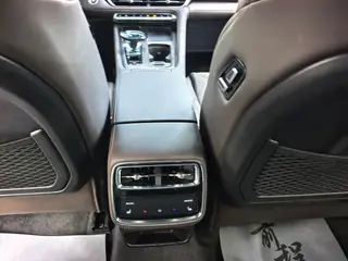 Geely Monjaro 2026 2.0TD Tracción automática en las cuatro ruedas de alta potencia Edición Oriental Yao Mochizuki interior foto 12 Geely Monjaro 2026 2.0TD Tracción automática en las cuatro ruedas de alta potencia Edición Oriental Yao Mochizuki interior foto 12