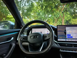 Geely Monjaro 2026 2.0TD Tracción automática en las cuatro ruedas de alta potencia Edición Oriental Yao Mochizuki interior foto 15 Geely Monjaro 2026 2.0TD Tracción automática en las cuatro ruedas de alta potencia Edición Oriental Yao Mochizuki interior foto 15