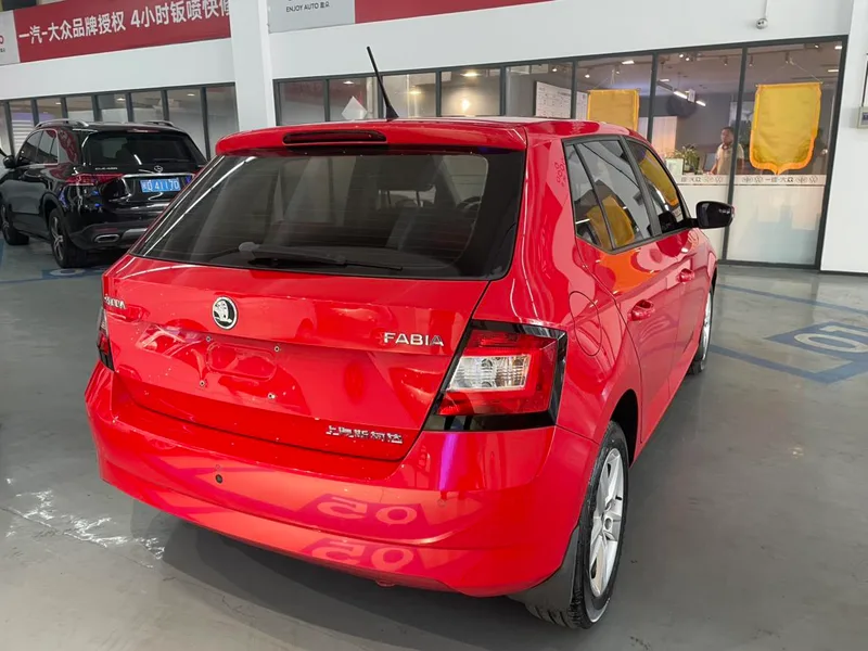 Skoda Fabia 2017 1.4L Automatic car version interior photo 11 Skoda Fabia 2017 1.4L Automatic car version interior photo 11