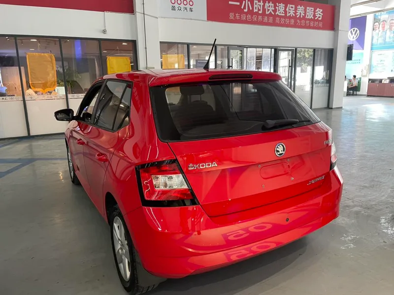 Skoda Fabia 2017 1.4L Automatic car version interior photo 13 Skoda Fabia 2017 1.4L Automatic car version interior photo 13