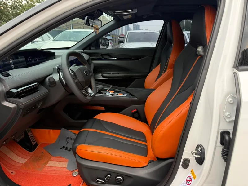 Changan UNI-V 2024 1.5T Luxury sports-style exterior photo 4
