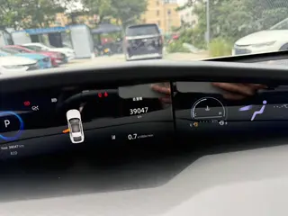 Changan UNI-V 2024 1.5T Luxury sports-style exterior photo 7