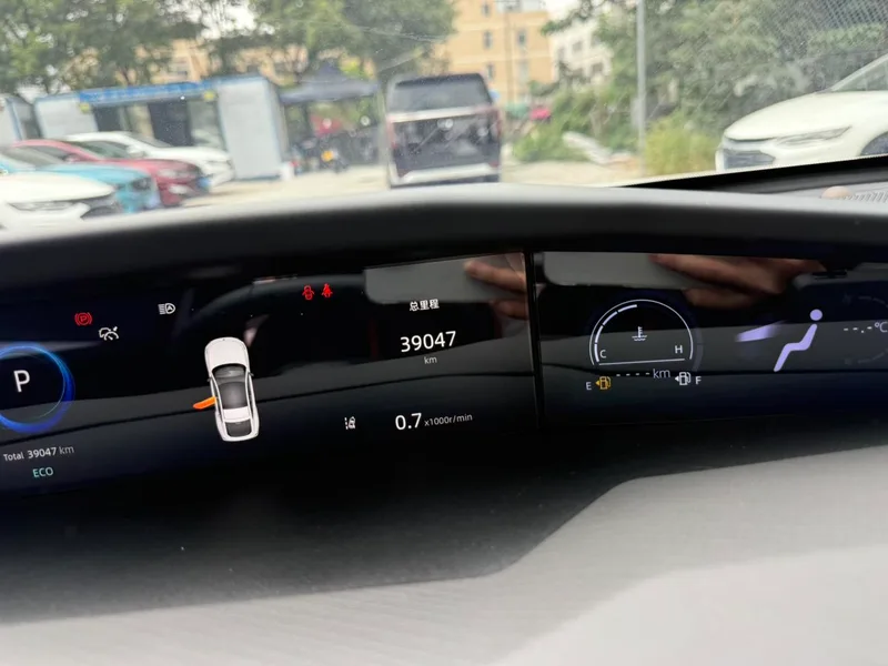 Changan UNI-V 2024 1.5T Luxury sports-style exterior photo 7