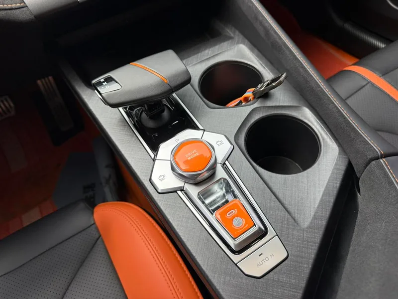 Changan UNI-V 2024 1.5T Luxury sports-style exterior photo 8