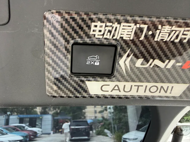 Changan UNI-V 2024 1.5T Luxury sports-style interior photo 10