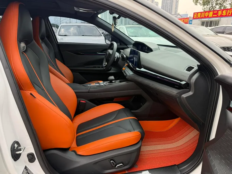 Changan UNI-V 2024 1.5T Luxury sports-style interior photo 13