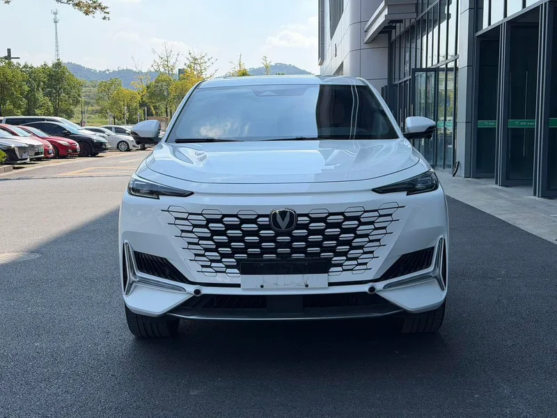 Changan UNI-K 2024 2.0T Yue Shang Type exterior photo 2 Changan UNI-K 2024 2.0T Yue Shang Type exterior photo 2