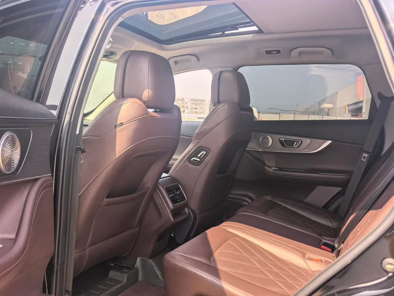 Chery Tiggo 8 Pro 2022 390T Versión vasta con tracción en dos ruedas 5 Asiento interior foto 8