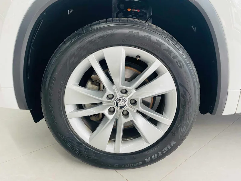 Skoda Kodiaq 2024 TSI330 5 Versión de fuerza de tracción en dos ruedas exterior foto 3 Skoda Kodiaq 2024 TSI330 5 Versión de fuerza de tracción en dos ruedas exterior foto 3